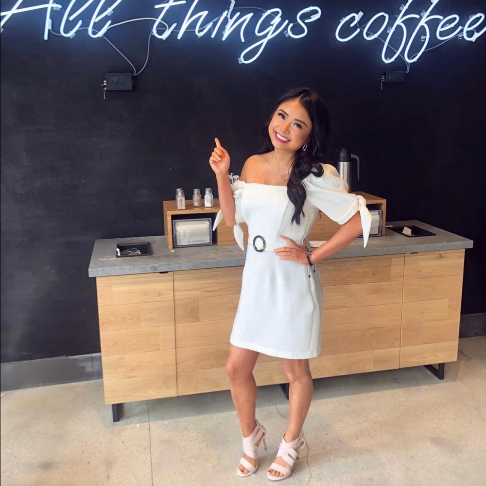 Belted white dress in size 6 (small)